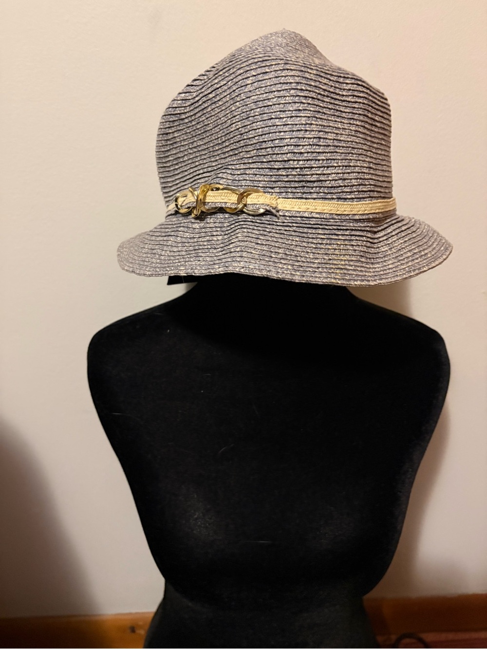 NWT Straw Bucket Hat with Gold chain Accent, Y2K vintage